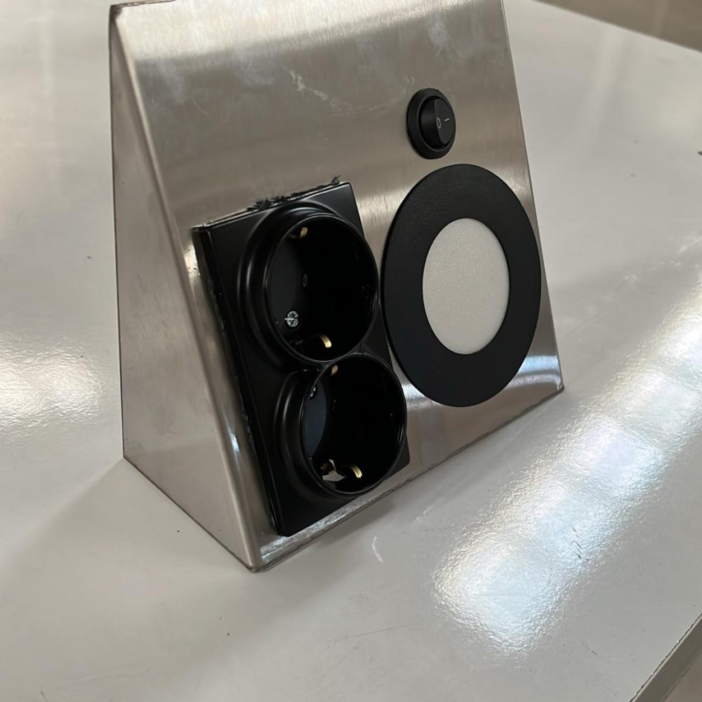 Erva Tezgah Altı Priz Çiftli Dikey Krom Kasa Spotlu model ERV1130